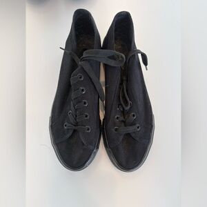 New Look Black Platform Sneakers
UK 6 / US 8–8.5 / EU 39